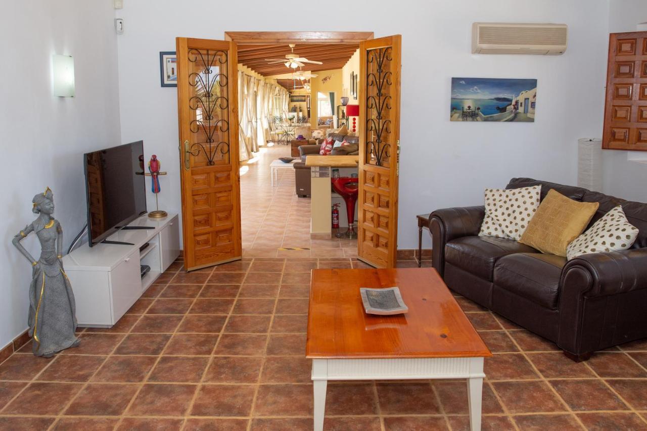 Villa Mariana Almeria Bagian luar foto